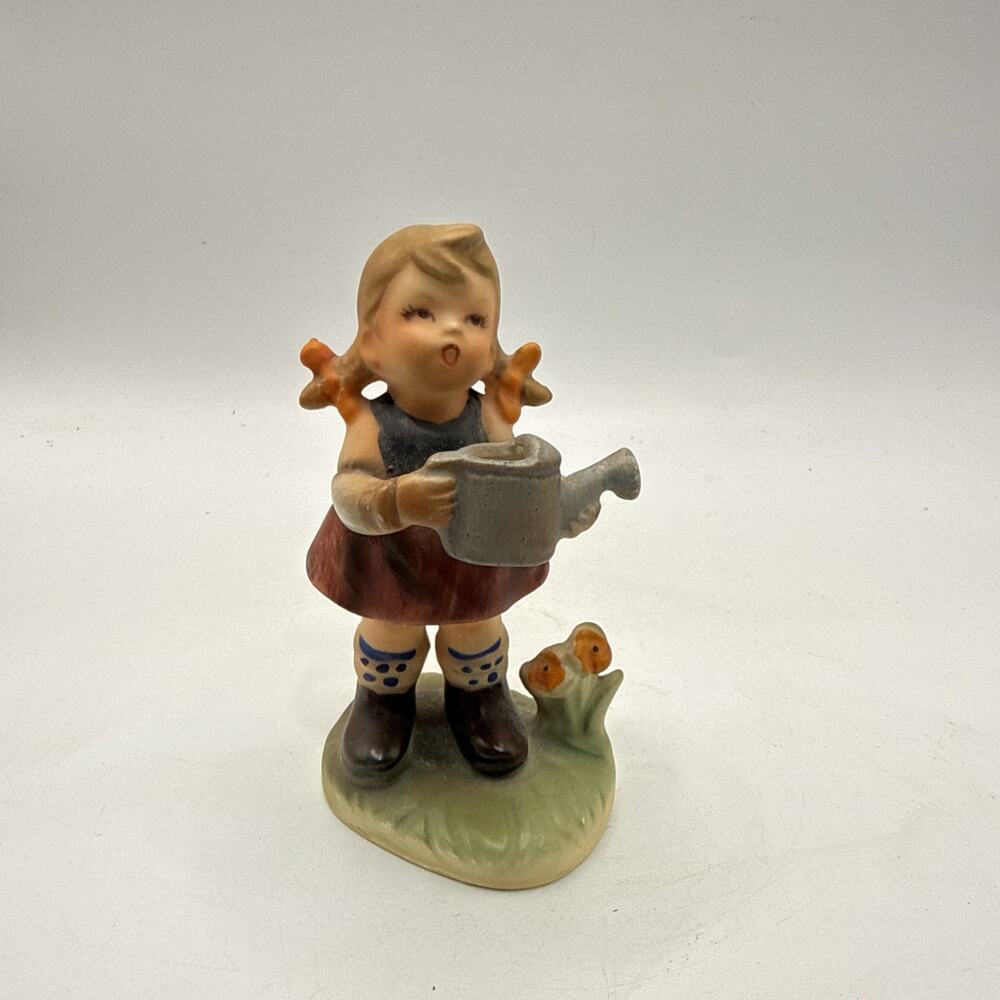Vintage Girl Holding Watering Can Flowers Ceramic Figurine C-8812 Japan *